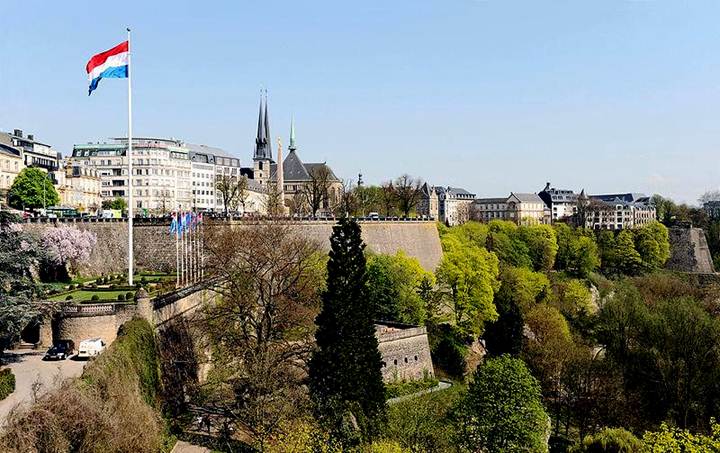 Description: File:Luxembourg Fortress from Adolphe Bridge 02 c67.jpg